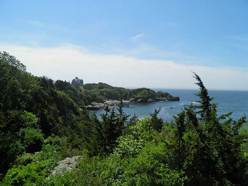 196 Highland Dr, Jamestown, RI, 02835, Oceanfront / Mackerel Cove